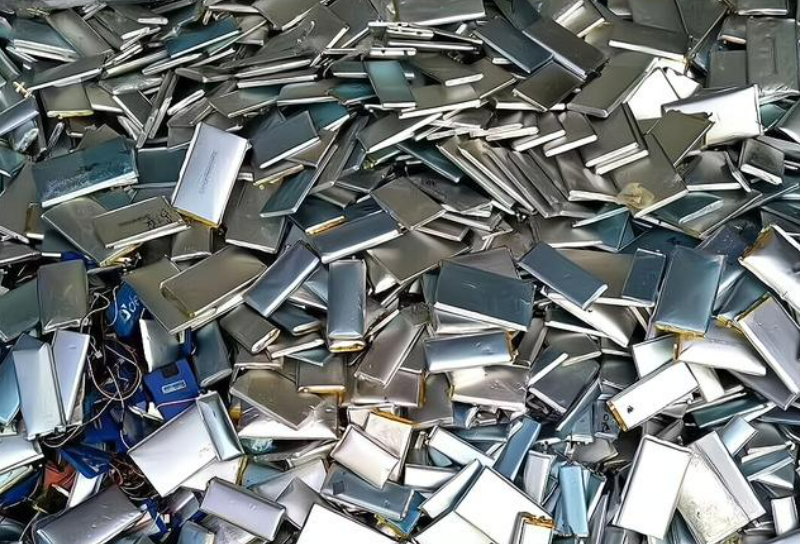 回收的廢舊動力鋰電池，經過熱解處理，資源回收再利用